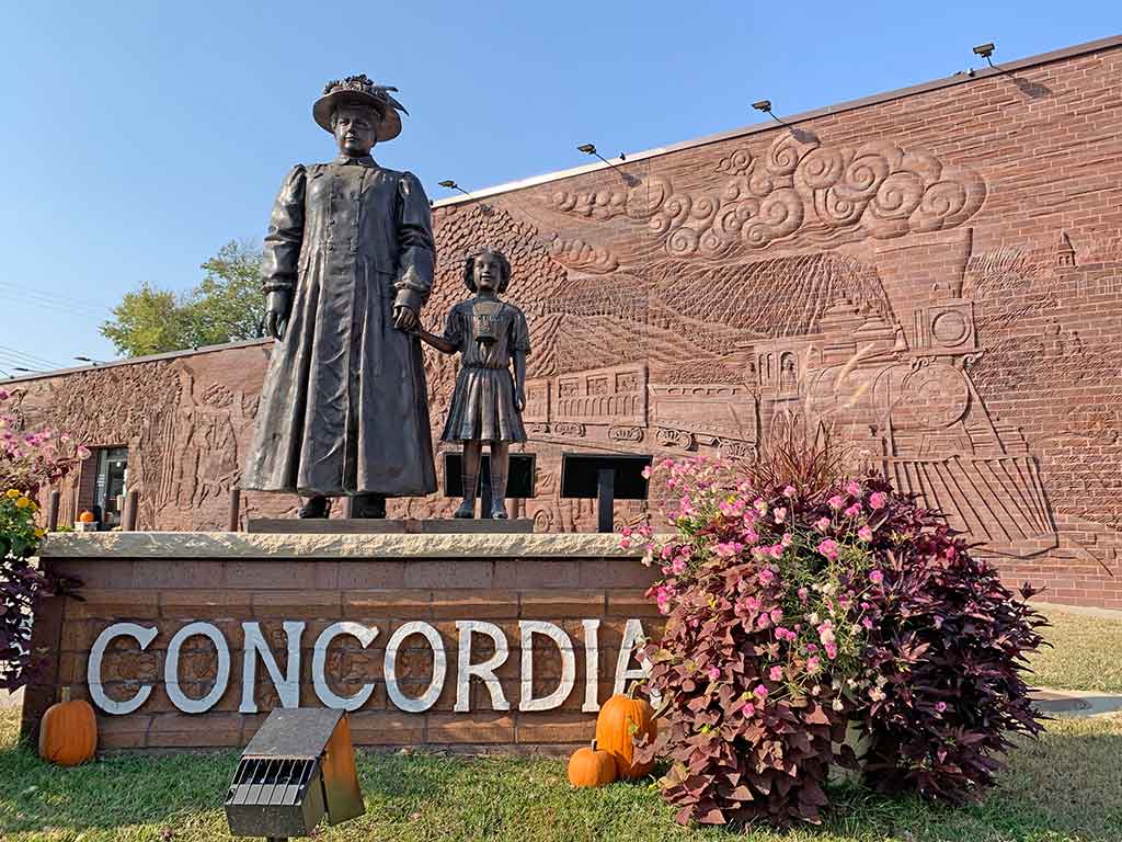 Concordia, Kansas Orphan Train statues